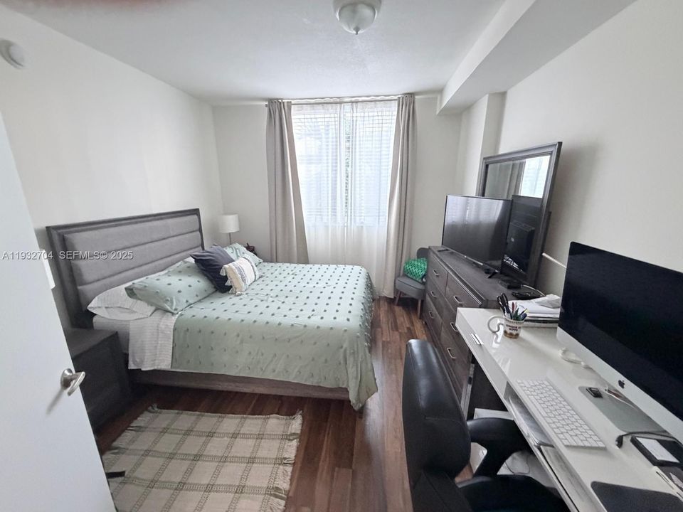 For Sale: $470,000 (2 beds, 2 baths, 1077 Square Feet)