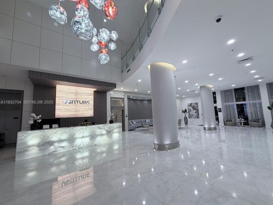 For Sale: $470,000 (2 beds, 2 baths, 1077 Square Feet)