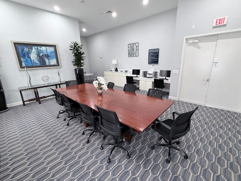 For Sale: $470,000 (2 beds, 2 baths, 1077 Square Feet)