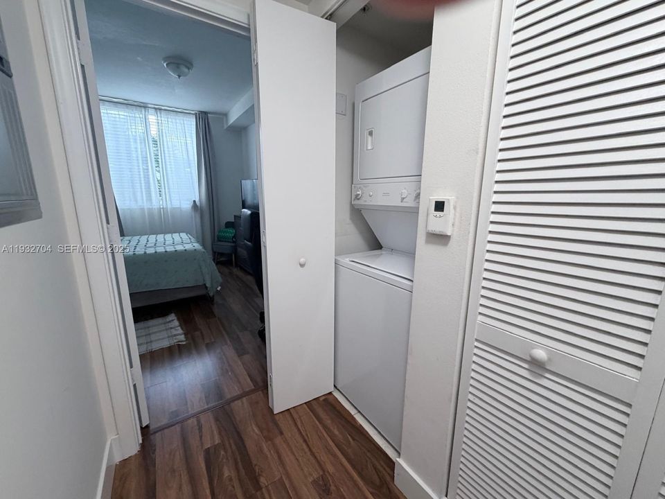 For Sale: $470,000 (2 beds, 2 baths, 1077 Square Feet)