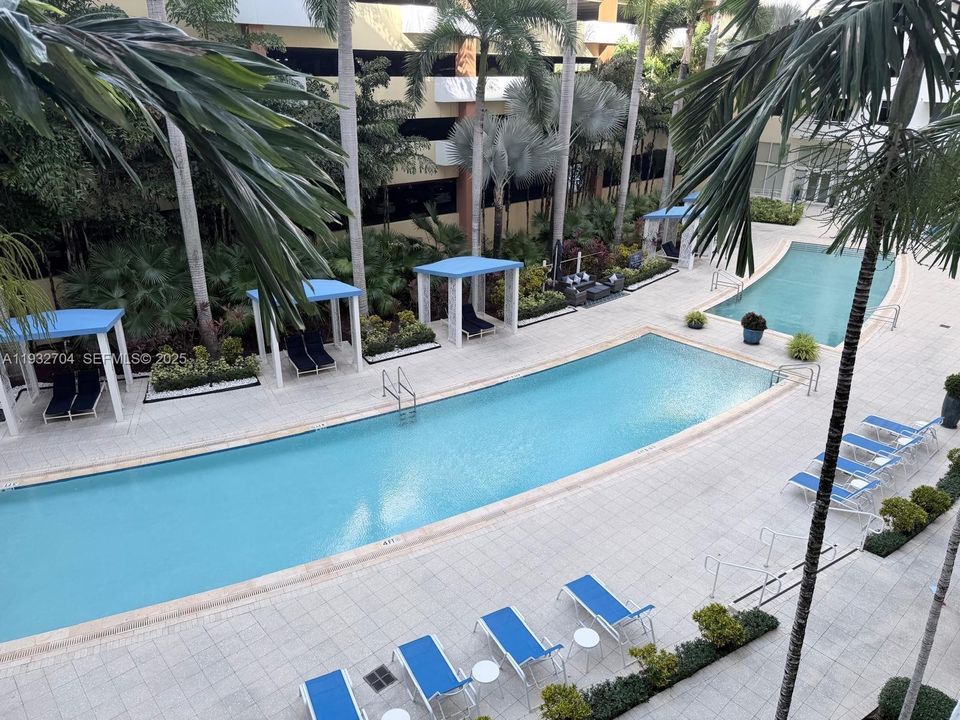 For Sale: $470,000 (2 beds, 2 baths, 1077 Square Feet)