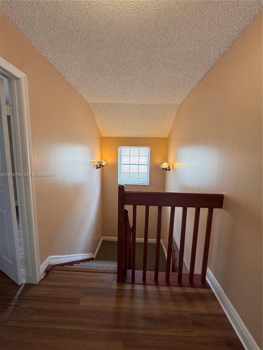 En Renta: $3,195 (3 camas, 2 baños, 1569 Pies cuadrados)