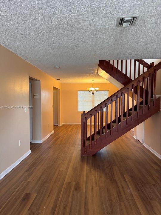 En Renta: $3,195 (3 camas, 2 baños, 1569 Pies cuadrados)