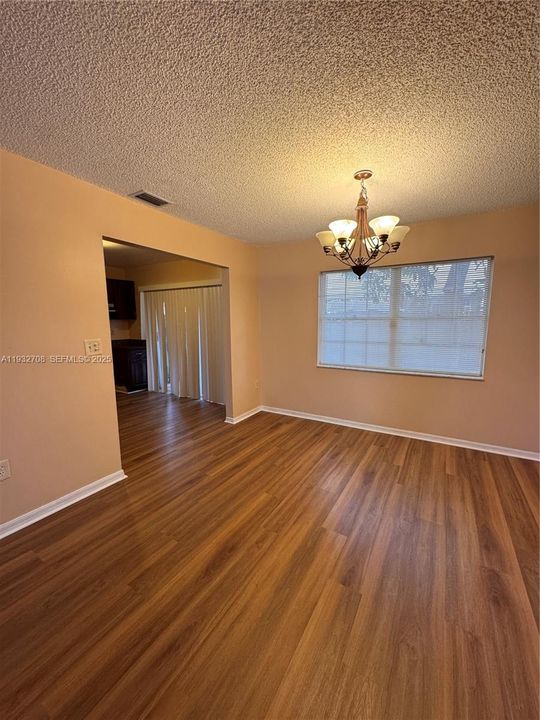 En Renta: $3,195 (3 camas, 2 baños, 1569 Pies cuadrados)