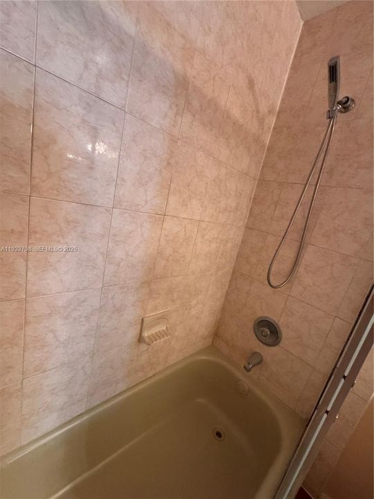 En Renta: $3,195 (3 camas, 2 baños, 1569 Pies cuadrados)