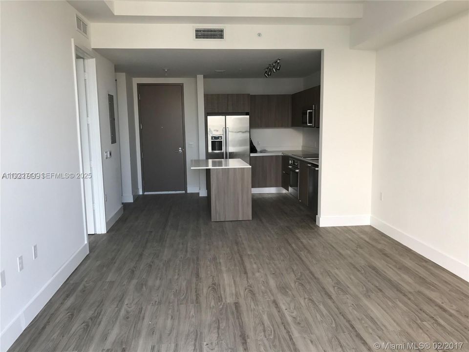 For Rent: $3,300 (1 beds, 1 baths, 714 Square Feet)