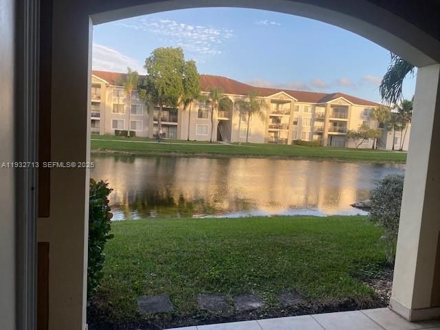 出租: $2,100 (2 贝兹, 2 浴室, 981 平方英尺)