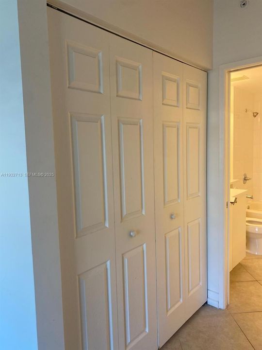 出租: $2,100 (2 贝兹, 2 浴室, 981 平方英尺)