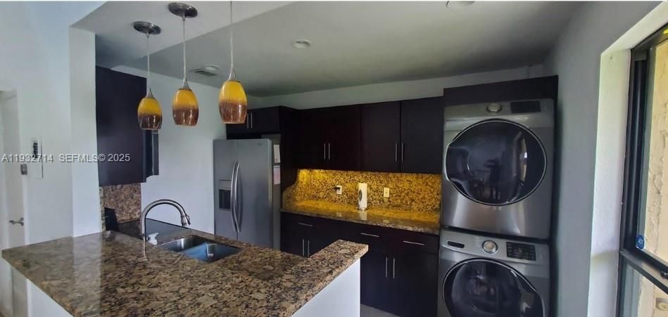 Activo con contrato: $2,000 (2 camas, 1 baños, 827 Pies cuadrados)