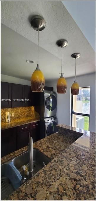 Activo con contrato: $2,000 (2 camas, 1 baños, 827 Pies cuadrados)