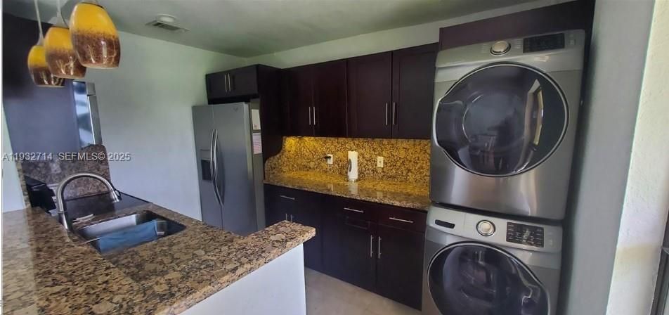 Activo con contrato: $2,000 (2 camas, 1 baños, 827 Pies cuadrados)