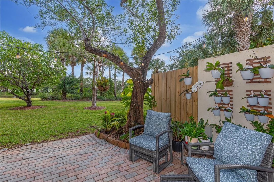 На продажу: $449,990 (2 спален, 2 ванн, 1123 Квадратных фут)