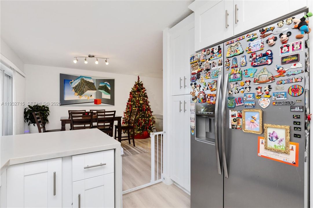 На продажу: $449,990 (2 спален, 2 ванн, 1123 Квадратных фут)