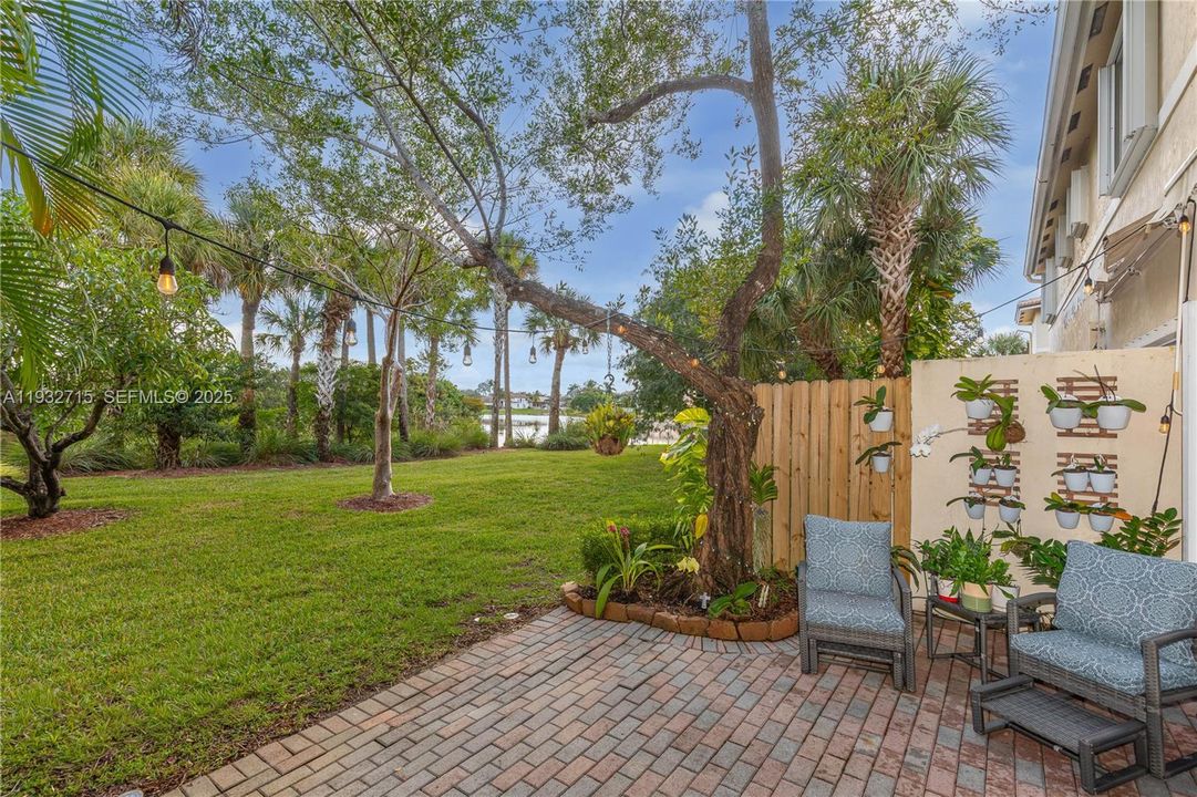 На продажу: $449,990 (2 спален, 2 ванн, 1123 Квадратных фут)