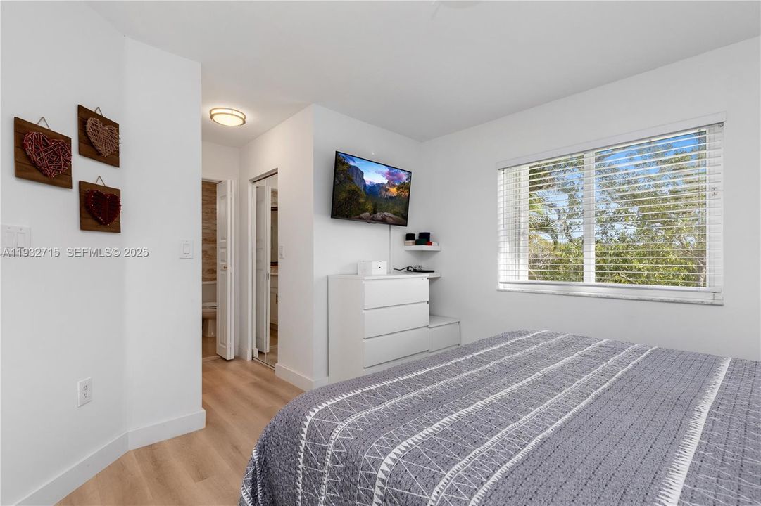 На продажу: $449,990 (2 спален, 2 ванн, 1123 Квадратных фут)