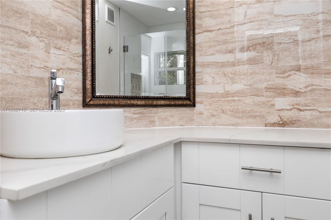 На продажу: $449,990 (2 спален, 2 ванн, 1123 Квадратных фут)