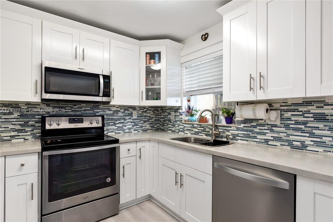 На продажу: $449,990 (2 спален, 2 ванн, 1123 Квадратных фут)