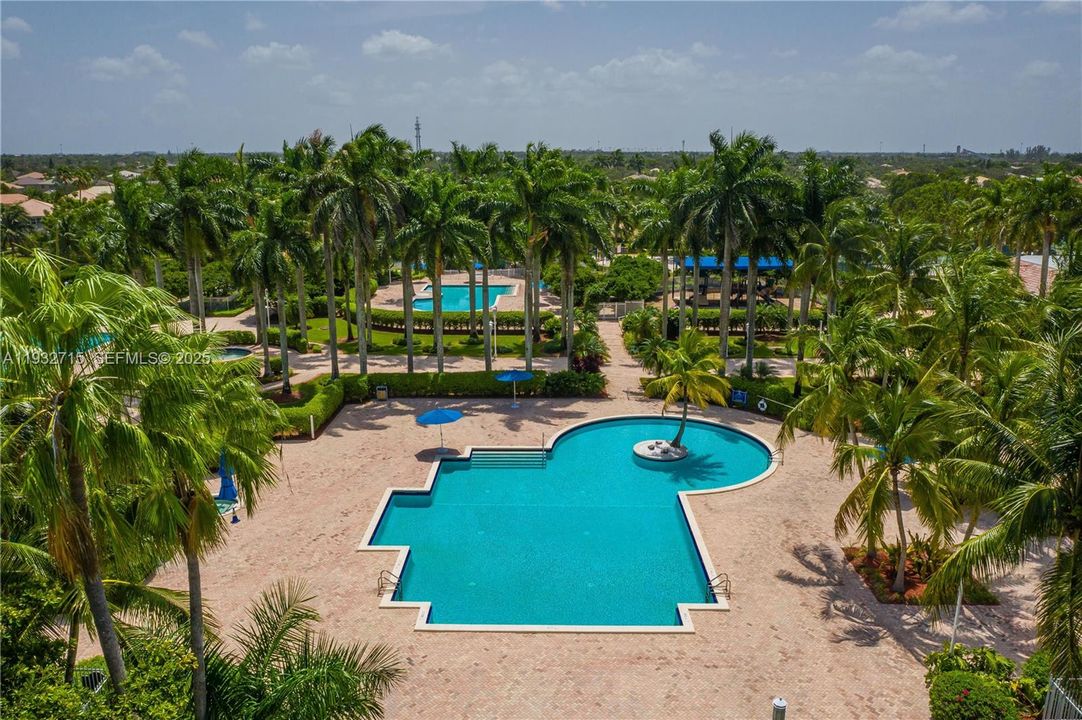 На продажу: $449,990 (2 спален, 2 ванн, 1123 Квадратных фут)