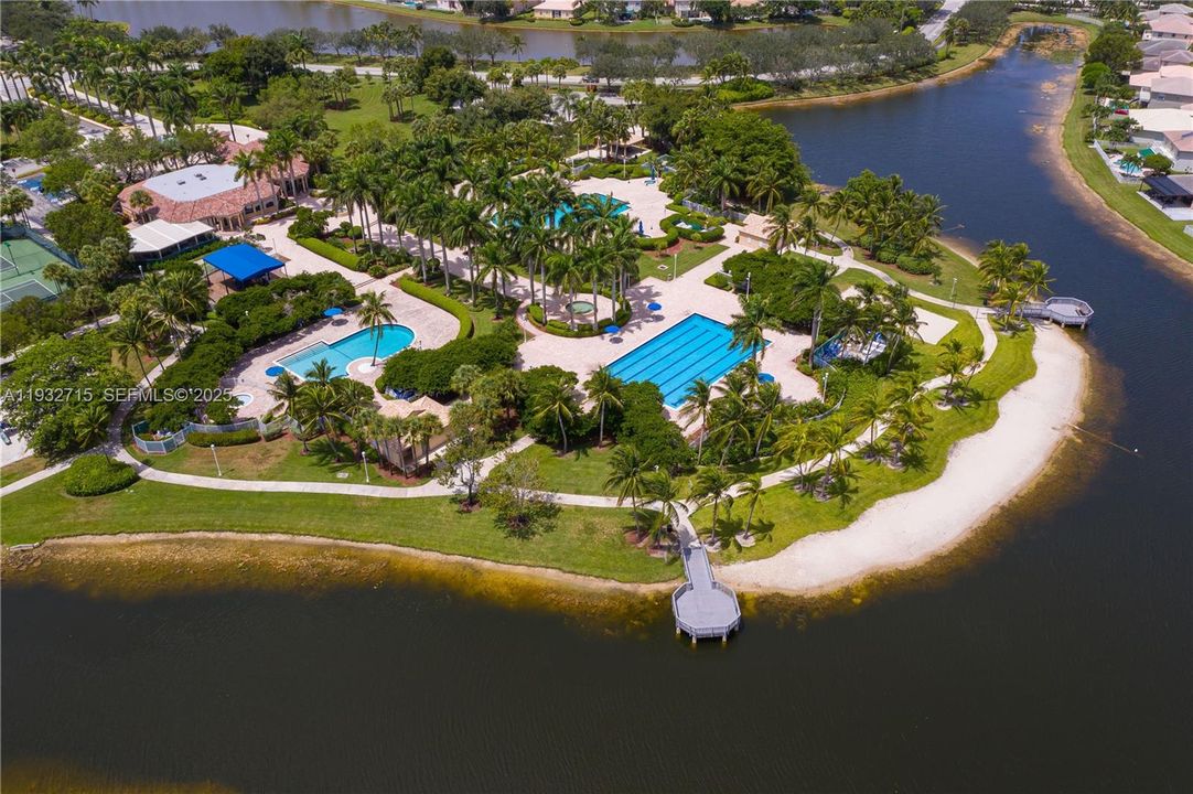 На продажу: $449,990 (2 спален, 2 ванн, 1123 Квадратных фут)