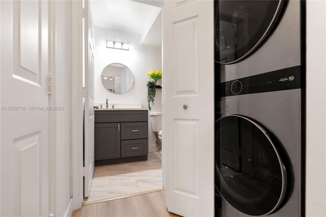 На продажу: $449,990 (2 спален, 2 ванн, 1123 Квадратных фут)