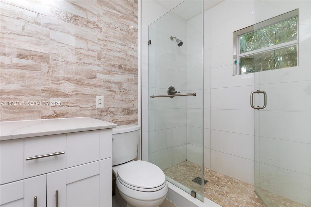 На продажу: $449,990 (2 спален, 2 ванн, 1123 Квадратных фут)