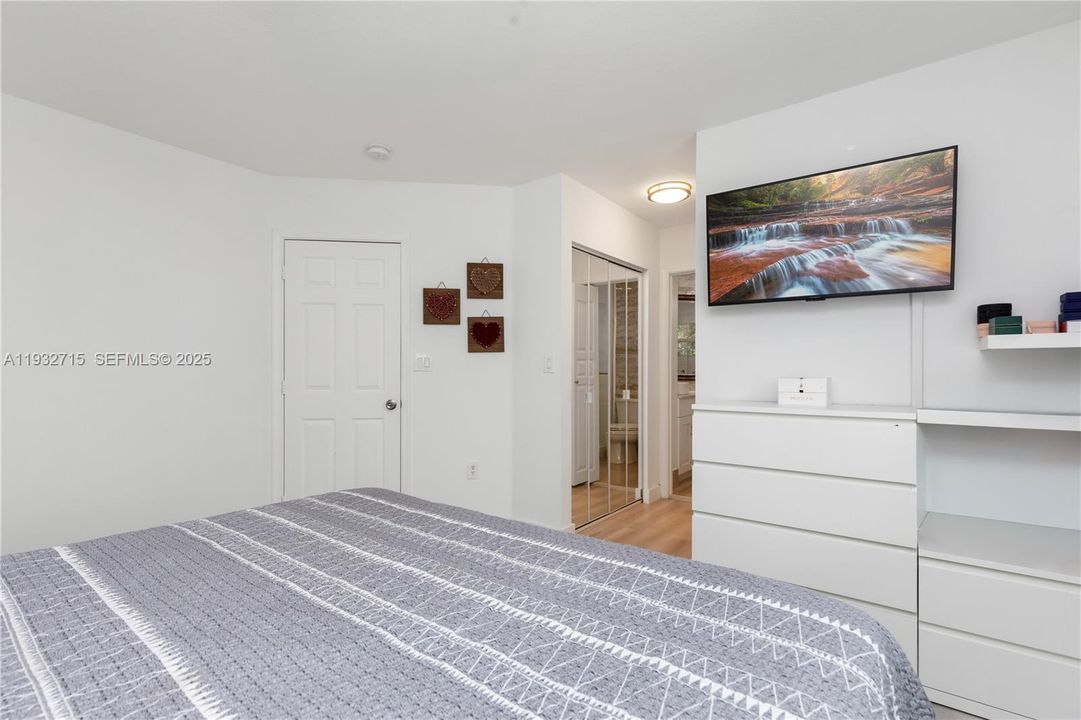 На продажу: $449,990 (2 спален, 2 ванн, 1123 Квадратных фут)