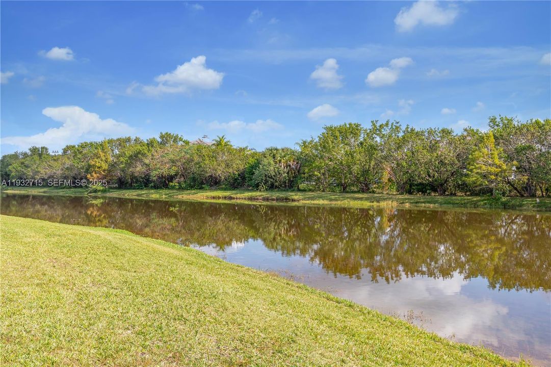 На продажу: $449,990 (2 спален, 2 ванн, 1123 Квадратных фут)