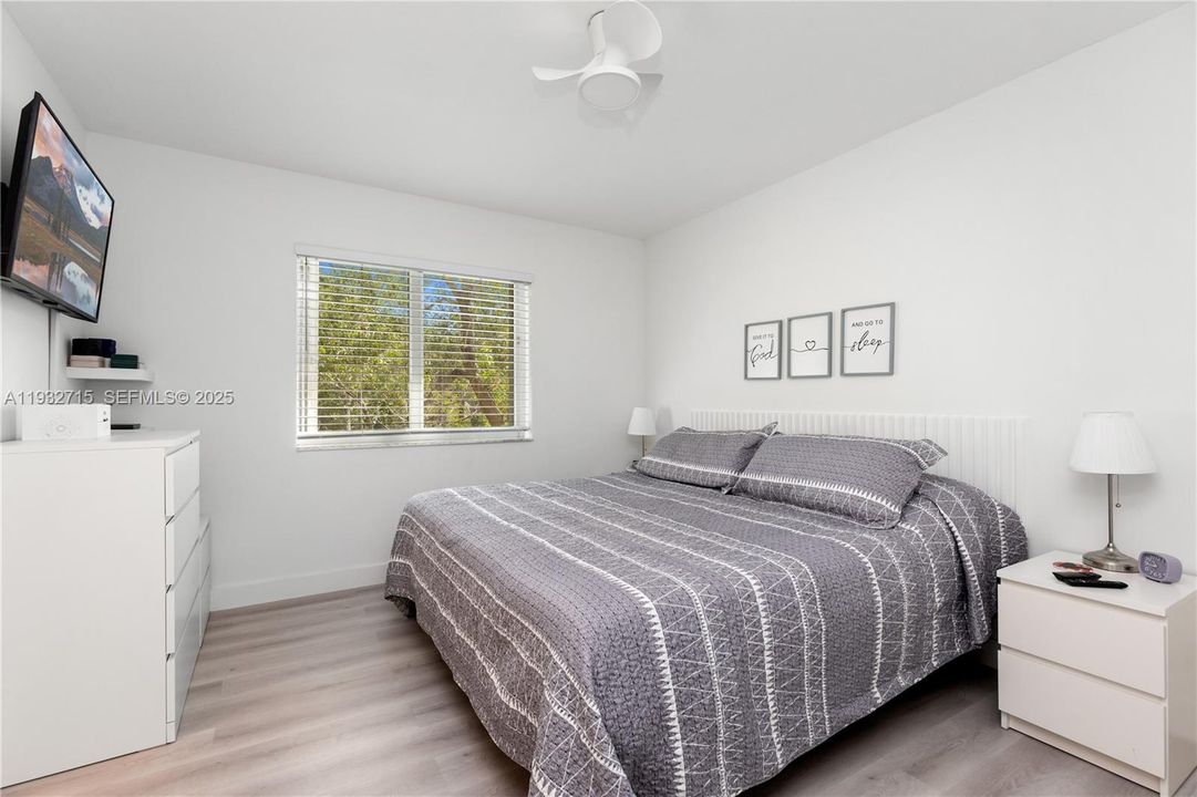 На продажу: $449,990 (2 спален, 2 ванн, 1123 Квадратных фут)