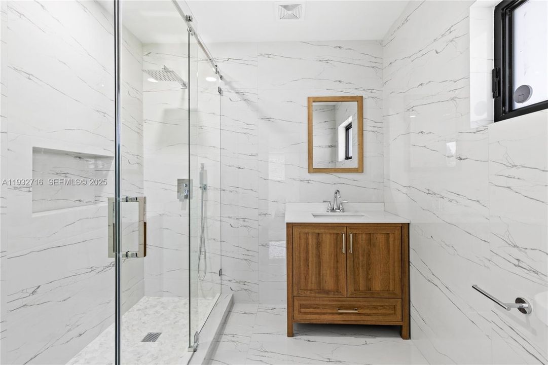 出租: $4,800 (3 贝兹, 3 浴室, 1537 平方英尺)