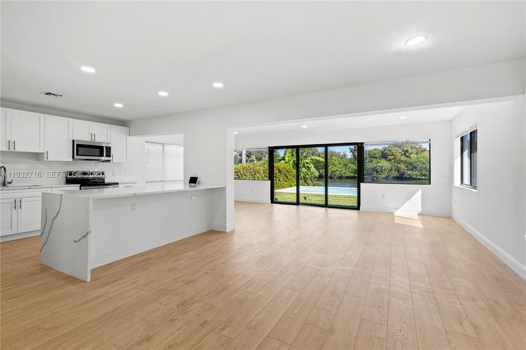 出租: $4,800 (3 贝兹, 3 浴室, 1537 平方英尺)