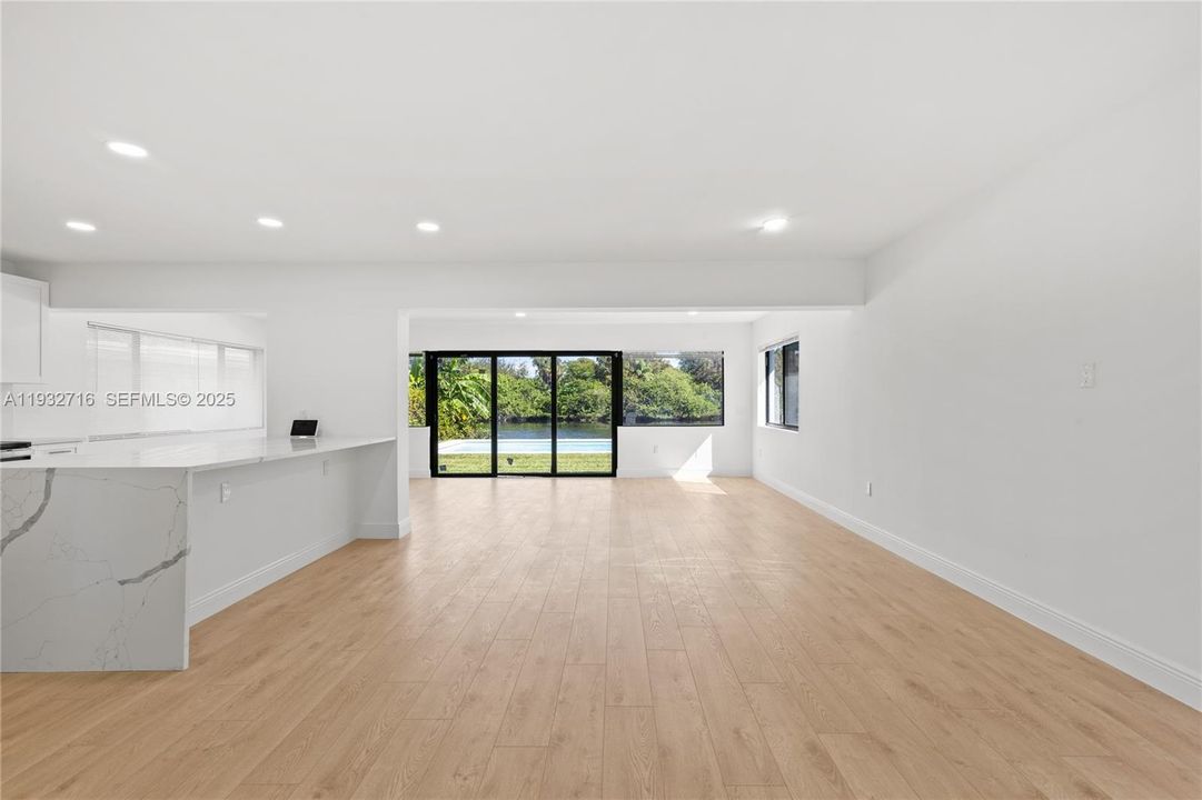 出租: $4,800 (3 贝兹, 3 浴室, 1537 平方英尺)