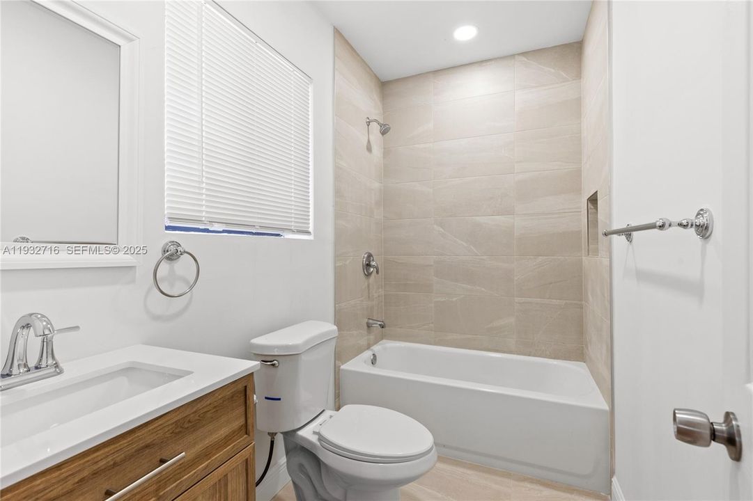 出租: $4,800 (3 贝兹, 3 浴室, 1537 平方英尺)