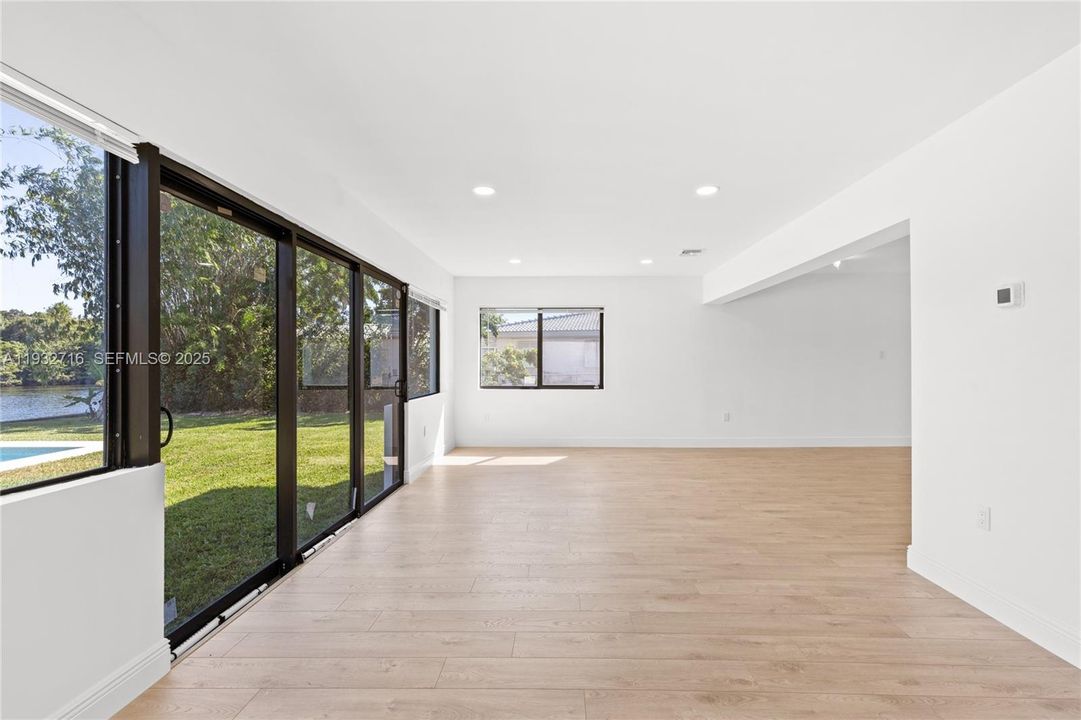 出租: $4,800 (3 贝兹, 3 浴室, 1537 平方英尺)