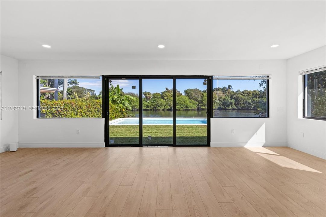 出租: $4,800 (3 贝兹, 3 浴室, 1537 平方英尺)