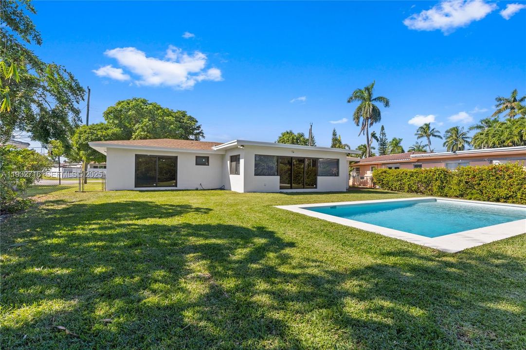 出租: $4,800 (3 贝兹, 3 浴室, 1537 平方英尺)