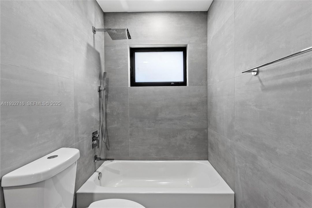 出租: $4,800 (3 贝兹, 3 浴室, 1537 平方英尺)