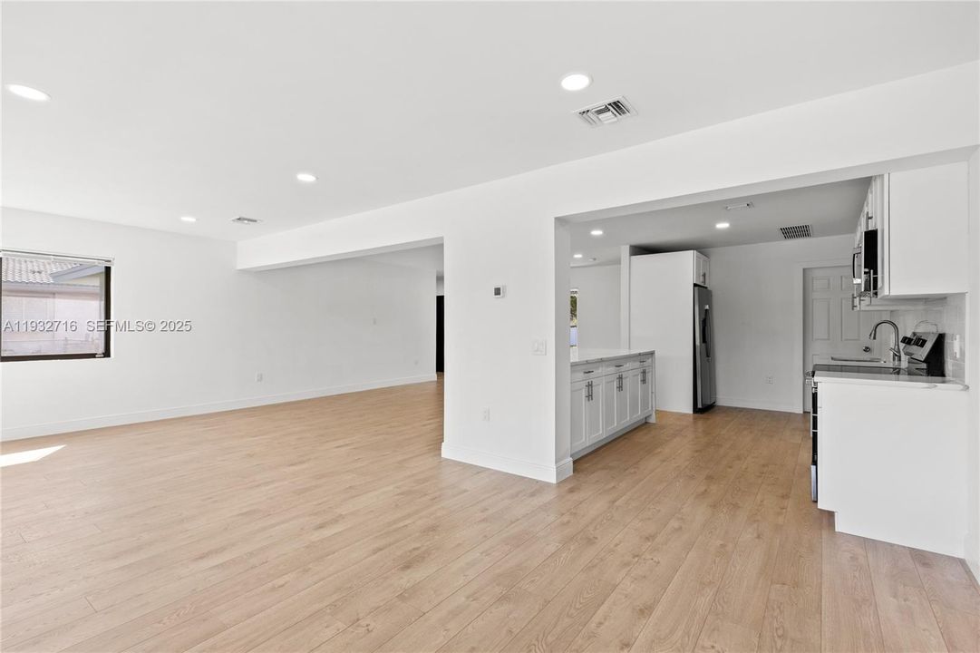 出租: $4,800 (3 贝兹, 3 浴室, 1537 平方英尺)