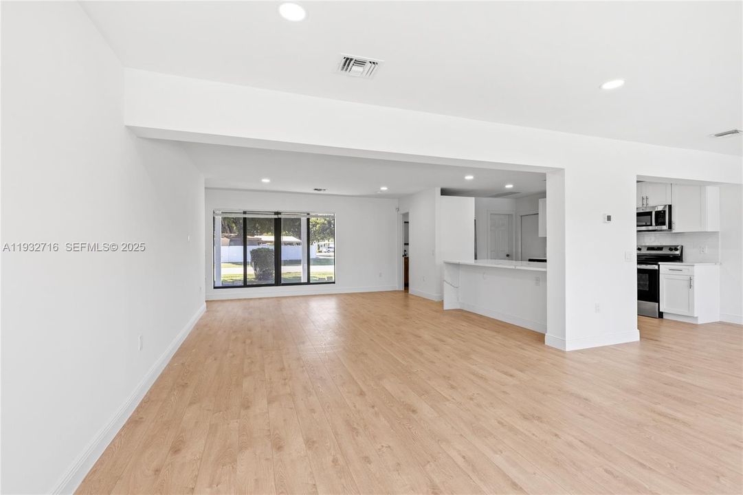 出租: $4,800 (3 贝兹, 3 浴室, 1537 平方英尺)