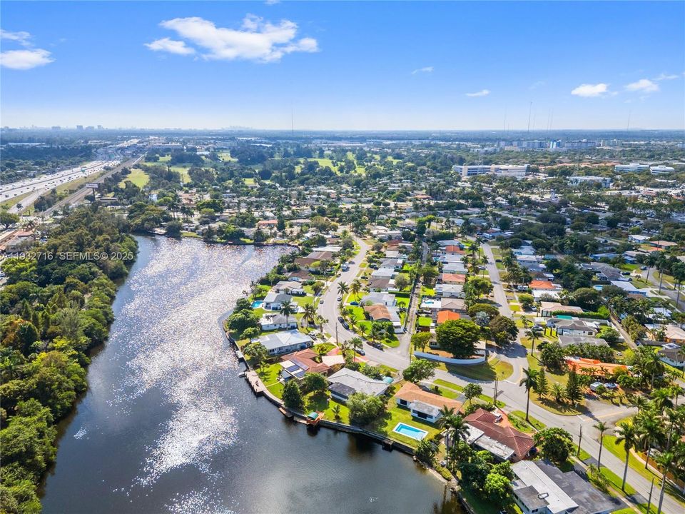 出租: $4,800 (3 贝兹, 3 浴室, 1537 平方英尺)