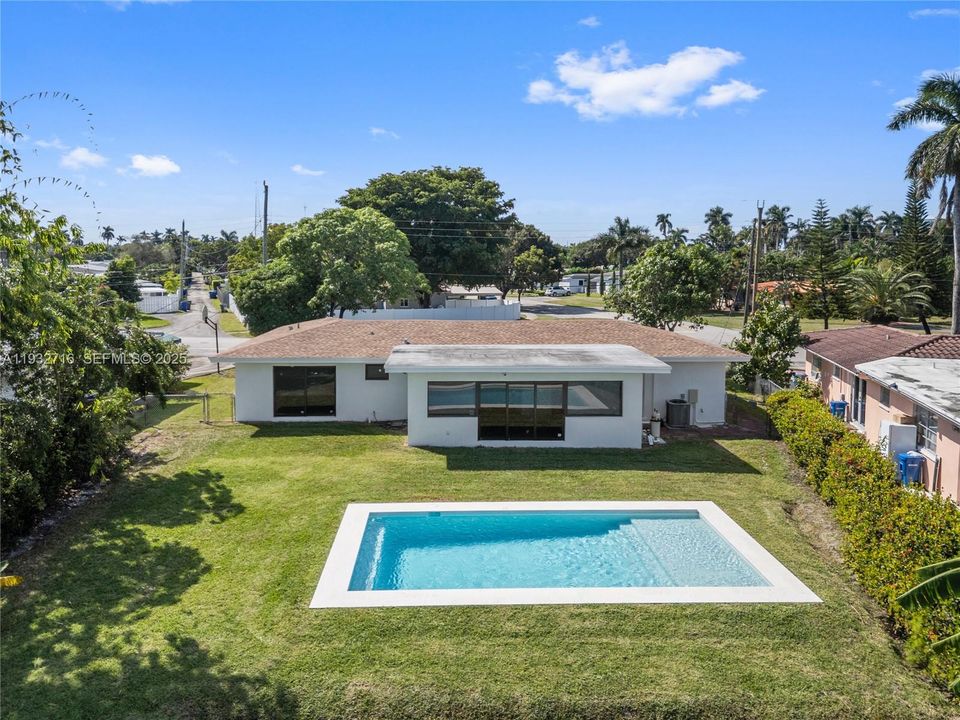 出租: $4,800 (3 贝兹, 3 浴室, 1537 平方英尺)