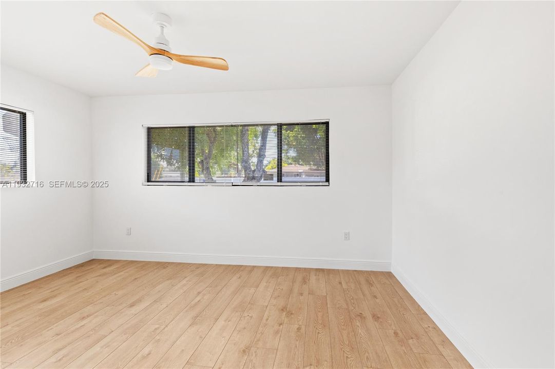 出租: $4,800 (3 贝兹, 3 浴室, 1537 平方英尺)