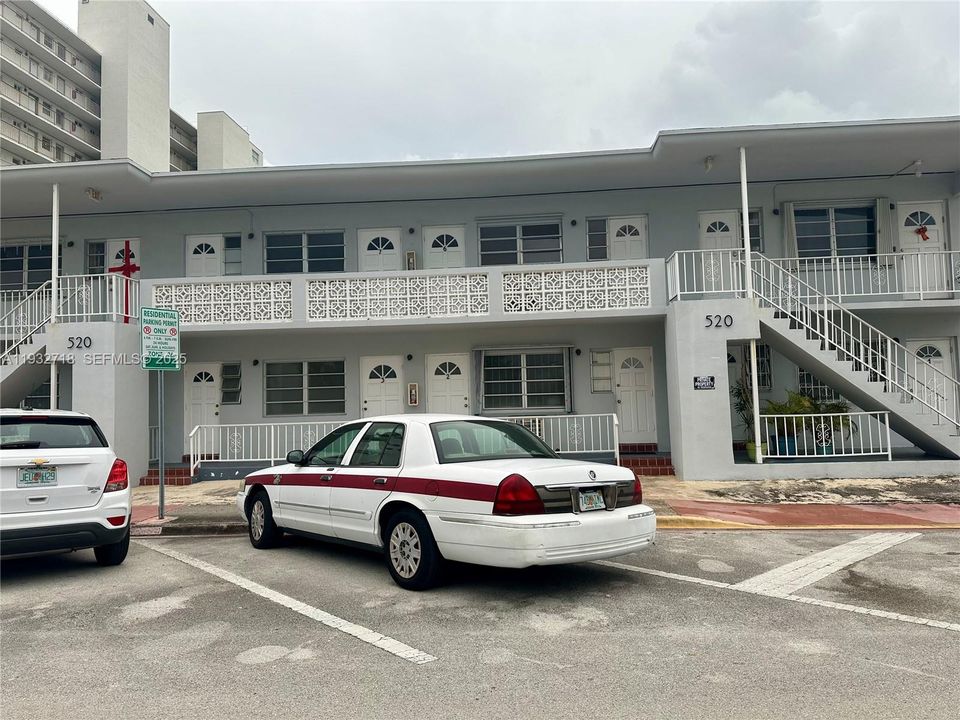 待售: $248,000 (1 贝兹, 1 浴室, 635 平方英尺)