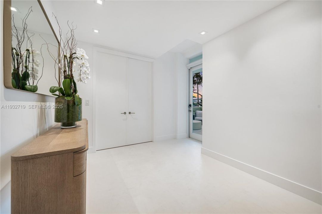 待售: $5,995,000 (5 贝兹, 5 浴室, 4574 平方英尺)