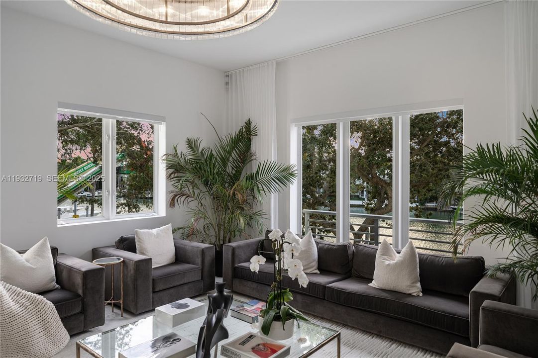 待售: $5,995,000 (5 贝兹, 5 浴室, 4574 平方英尺)