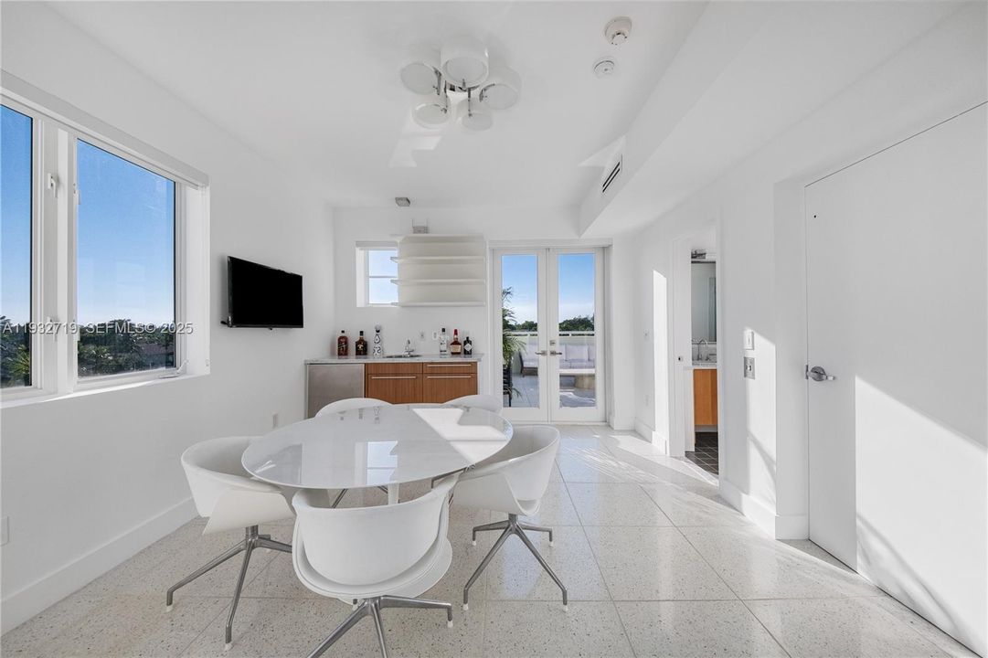 待售: $5,995,000 (5 贝兹, 5 浴室, 4574 平方英尺)