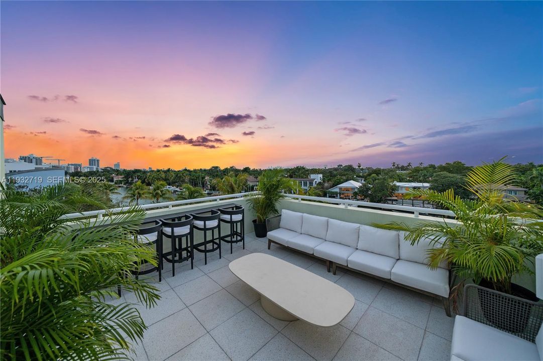 待售: $5,995,000 (5 贝兹, 5 浴室, 4574 平方英尺)