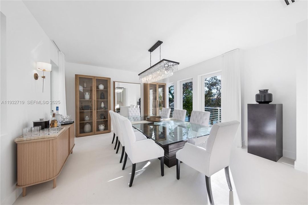 待售: $5,995,000 (5 贝兹, 5 浴室, 4574 平方英尺)