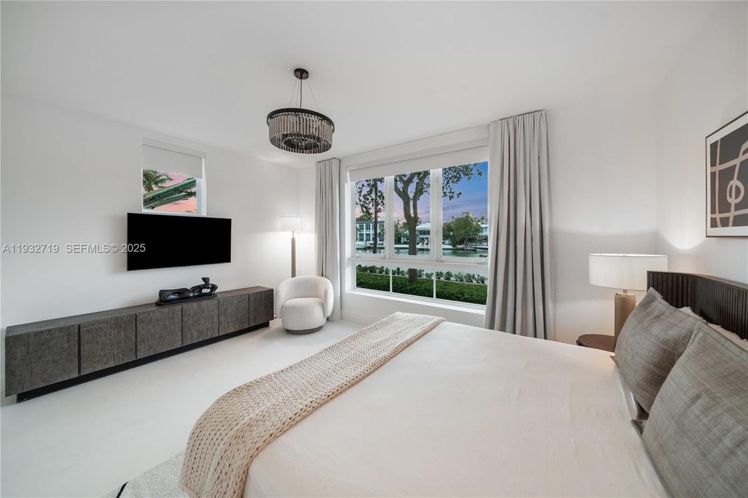 待售: $5,995,000 (5 贝兹, 5 浴室, 4574 平方英尺)