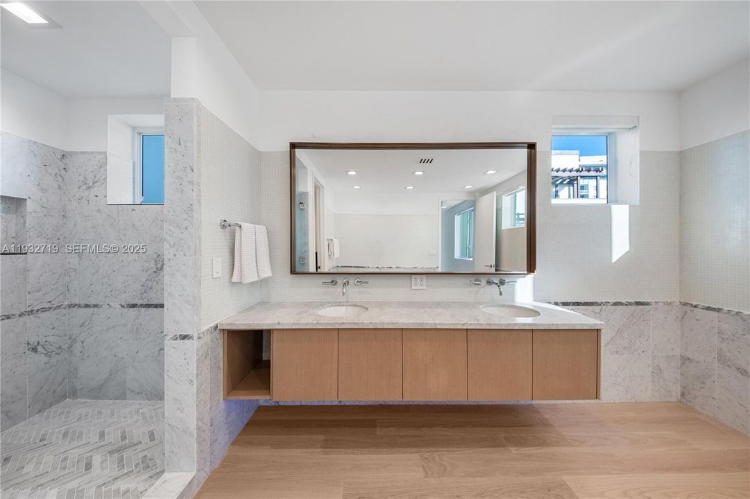 待售: $5,995,000 (5 贝兹, 5 浴室, 4574 平方英尺)