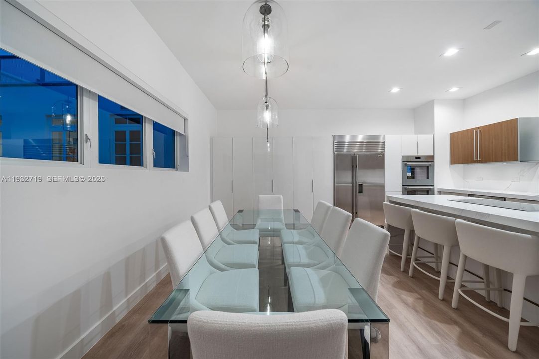 待售: $5,995,000 (5 贝兹, 5 浴室, 4574 平方英尺)